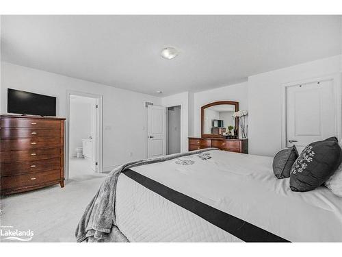 33 Autumn Drive, Wasaga Beach, ON - Indoor Photo Showing Bedroom