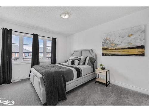 33 Autumn Drive, Wasaga Beach, ON - Indoor Photo Showing Bedroom