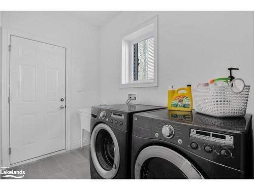 33 Autumn Drive, Wasaga Beach, ON - Indoor Photo Showing Laundry Room