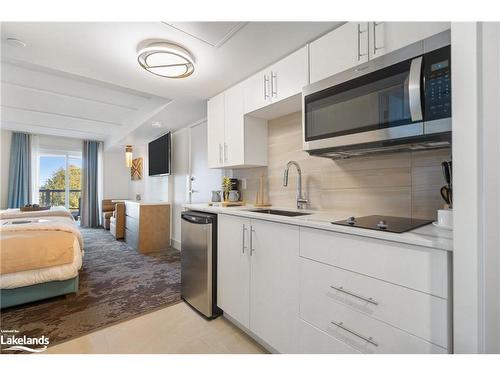 6415-6417-9 Harbour Street, Collingwood, ON - Indoor Photo Showing Kitchen