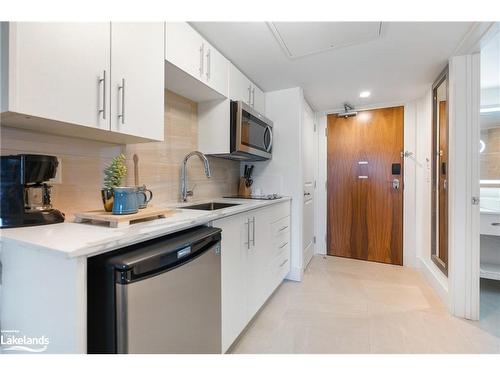 6415-6417-9 Harbour Street, Collingwood, ON - Indoor Photo Showing Kitchen