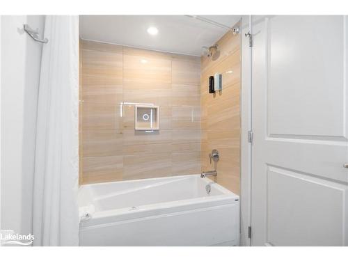 6415-6417-9 Harbour Street, Collingwood, ON - Indoor Photo Showing Bathroom