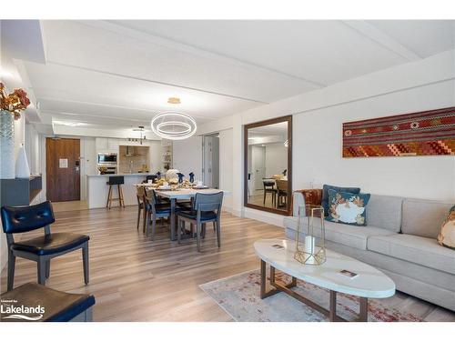 6415-6417-9 Harbour Street, Collingwood, ON - Indoor Photo Showing Living Room