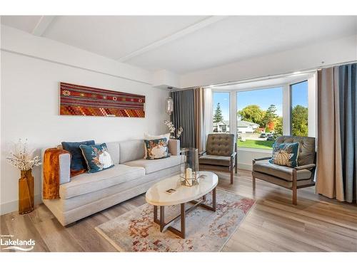 6415-6417-9 Harbour Street, Collingwood, ON - Indoor Photo Showing Living Room