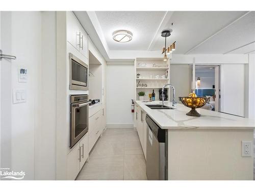 6415-6417-9 Harbour Street, Collingwood, ON - Indoor Photo Showing Kitchen With Double Sink With Upgraded Kitchen