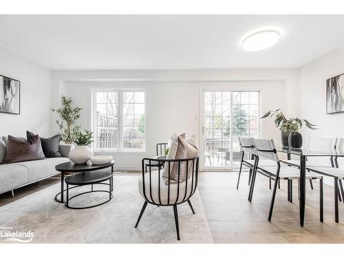 49 Barr Street, Collingwood, ON - Indoor Photo Showing Living Room