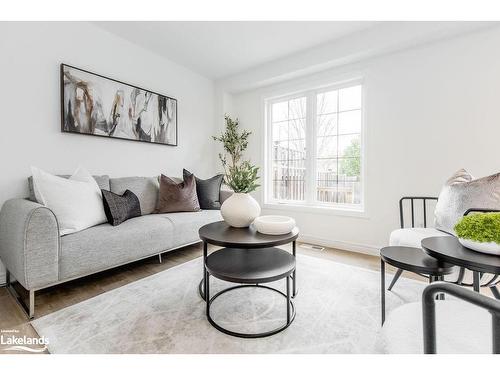 49 Barr Street, Collingwood, ON - Indoor Photo Showing Living Room