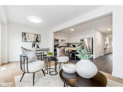 49 Barr Street, Collingwood, ON - Indoor Photo Showing Living Room