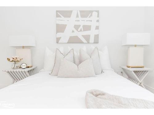 49 Barr Street, Collingwood, ON - Indoor Photo Showing Bedroom