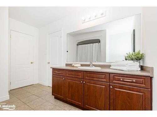 49 Barr Street, Collingwood, ON - Indoor Photo Showing Bathroom