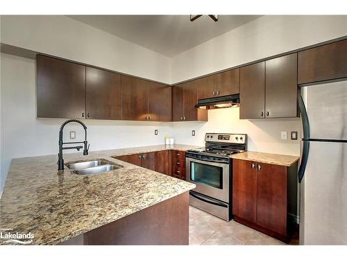 18 Wildrose Trail, Collingwood, ON - Indoor Photo Showing Kitchen With Double Sink