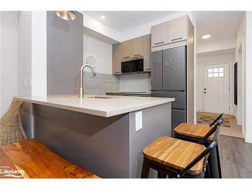 202-18 Beckwith Lane, The Blue Mountains, ON - Indoor Photo Showing Kitchen