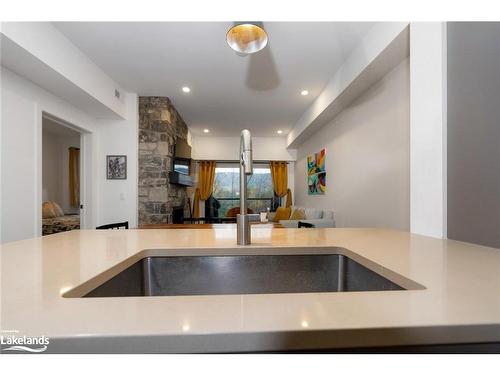 202-18 Beckwith Lane, The Blue Mountains, ON - Indoor Photo Showing Kitchen