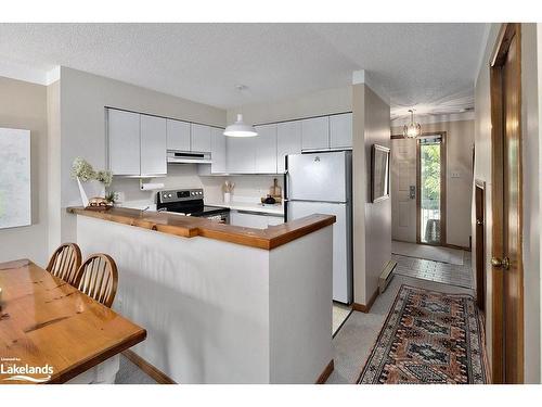 9-2 Ramblings Way, Collingwood, ON - Indoor Photo Showing Kitchen