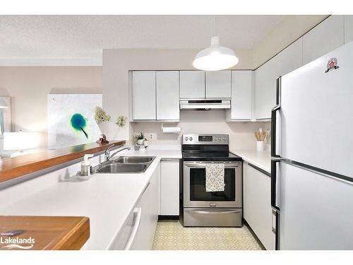 9-2 Ramblings Way, Collingwood, ON - Indoor Photo Showing Kitchen With Double Sink