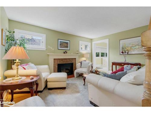 550 Wagner Street, Gravenhurst, ON - Indoor Photo Showing Living Room With Fireplace