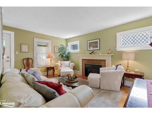 550 Wagner Street, Gravenhurst, ON - Indoor Photo Showing Living Room With Fireplace