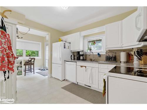 550 Wagner Street, Gravenhurst, ON - Indoor Photo Showing Kitchen