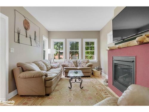 550 Wagner Street, Gravenhurst, ON - Indoor Photo Showing Living Room With Fireplace