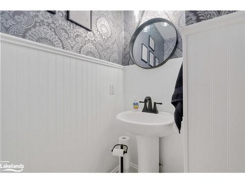 550 Wagner Street, Gravenhurst, ON - Indoor Photo Showing Bathroom