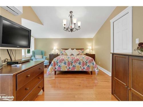 550 Wagner Street, Gravenhurst, ON - Indoor Photo Showing Bedroom