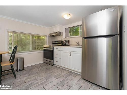 117 Oliver Drive, Tiny Twp, ON - Indoor Photo Showing Kitchen