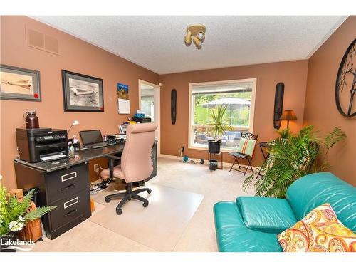 5 Mccutcheon Court, Barrie, ON - Indoor