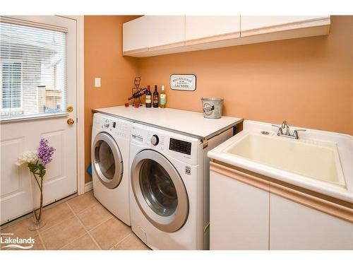 5 Mccutcheon Court, Barrie, ON - Indoor Photo Showing Laundry Room