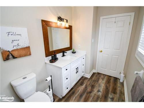 5 Mccutcheon Court, Barrie, ON - Indoor Photo Showing Bathroom