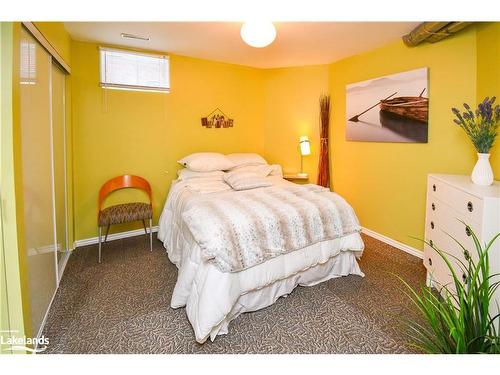 5 Mccutcheon Court, Barrie, ON - Indoor Photo Showing Bedroom