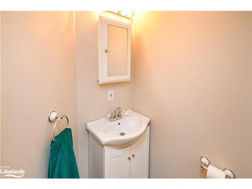 5 Mccutcheon Court, Barrie, ON - Indoor Photo Showing Bathroom