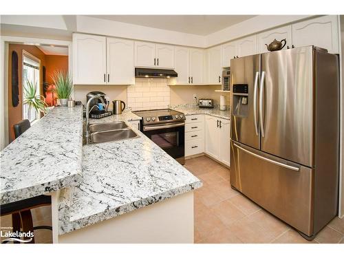 5 Mccutcheon Court, Barrie, ON - Indoor Photo Showing Kitchen With Double Sink With Upgraded Kitchen