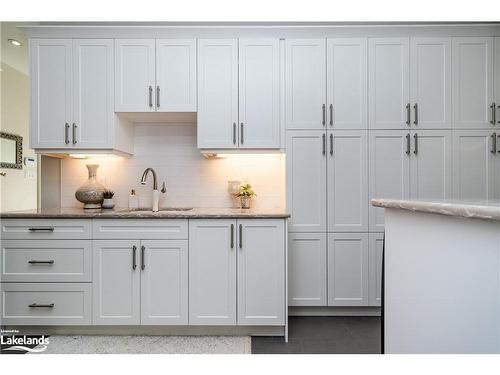 6 Sunset Court, Port Mcnicoll, ON - Indoor Photo Showing Kitchen