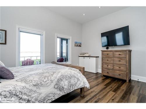 6 Sunset Court, Port Mcnicoll, ON - Indoor Photo Showing Bedroom