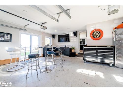 6 Sunset Court, Port Mcnicoll, ON - Indoor Photo Showing Garage