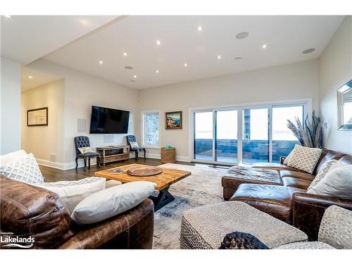 6 Sunset Court, Port Mcnicoll, ON - Indoor Photo Showing Living Room