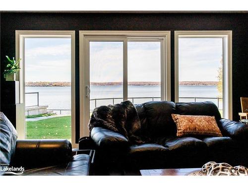 6 Sunset Court, Port Mcnicoll, ON - Indoor Photo Showing Living Room With Body Of Water