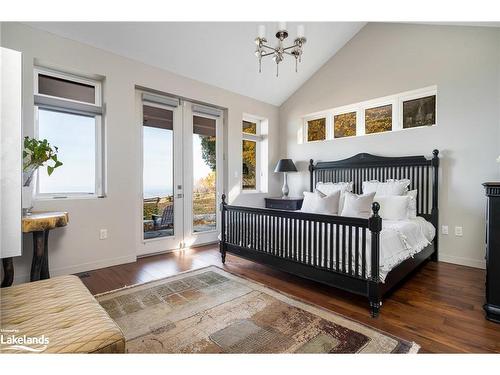 107 Maple Lane, The Blue Mountains, ON - Indoor Photo Showing Bedroom