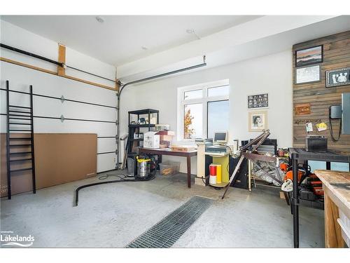 107 Maple Lane, The Blue Mountains, ON - Indoor Photo Showing Garage