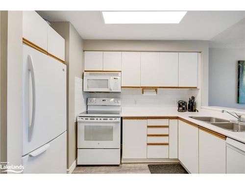 26-26 Turner Drive, Huntsville, ON - Indoor Photo Showing Kitchen With Double Sink