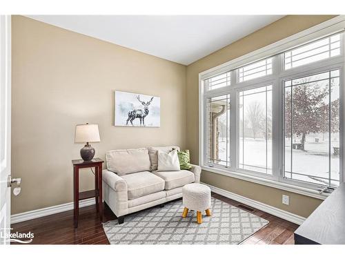 59 Kells Crescent, Collingwood, ON - Indoor Photo Showing Living Room