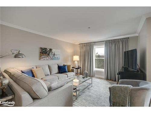 412-10-B Kimberley Avenue, Bracebridge, ON - Indoor Photo Showing Living Room