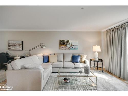 412-10-B Kimberley Avenue, Bracebridge, ON - Indoor Photo Showing Living Room