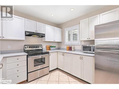 402 Mariners Way, Collingwood, ON - Indoor Photo Showing Kitchen