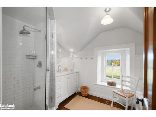 234520 Concession 2 Wgr Road, Durham, ON - Indoor Photo Showing Bathroom