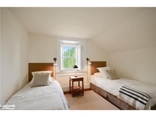 234520 Concession 2 Wgr Road, Durham, ON - Indoor Photo Showing Bedroom