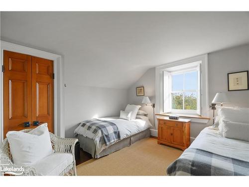 234520 Concession 2 Wgr Road, Durham, ON - Indoor Photo Showing Bedroom