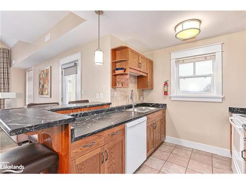 226-125 Fairway Court, The Blue Mountains, ON - Indoor Photo Showing Kitchen With Double Sink