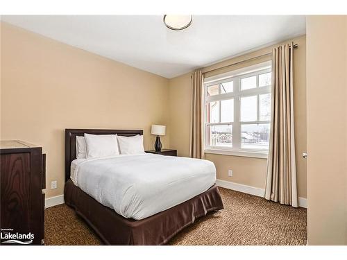 226-125 Fairway Court, The Blue Mountains, ON - Indoor Photo Showing Bedroom