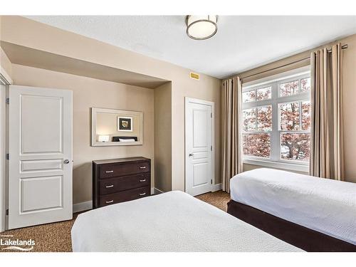 226-125 Fairway Court, The Blue Mountains, ON - Indoor Photo Showing Bedroom